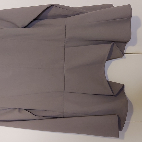 Harlowe & Graham Grey Tuxedo Style Blazer with Peplum Hem Size Small - Picture 8 of 11